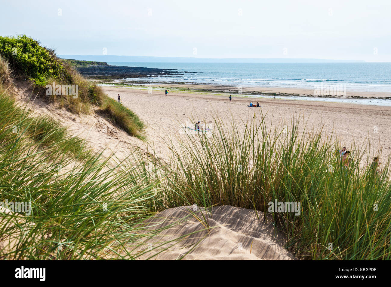 La spiaggia di sabbia a Croyde nel Devon durante la stagione estiva. Foto Stock