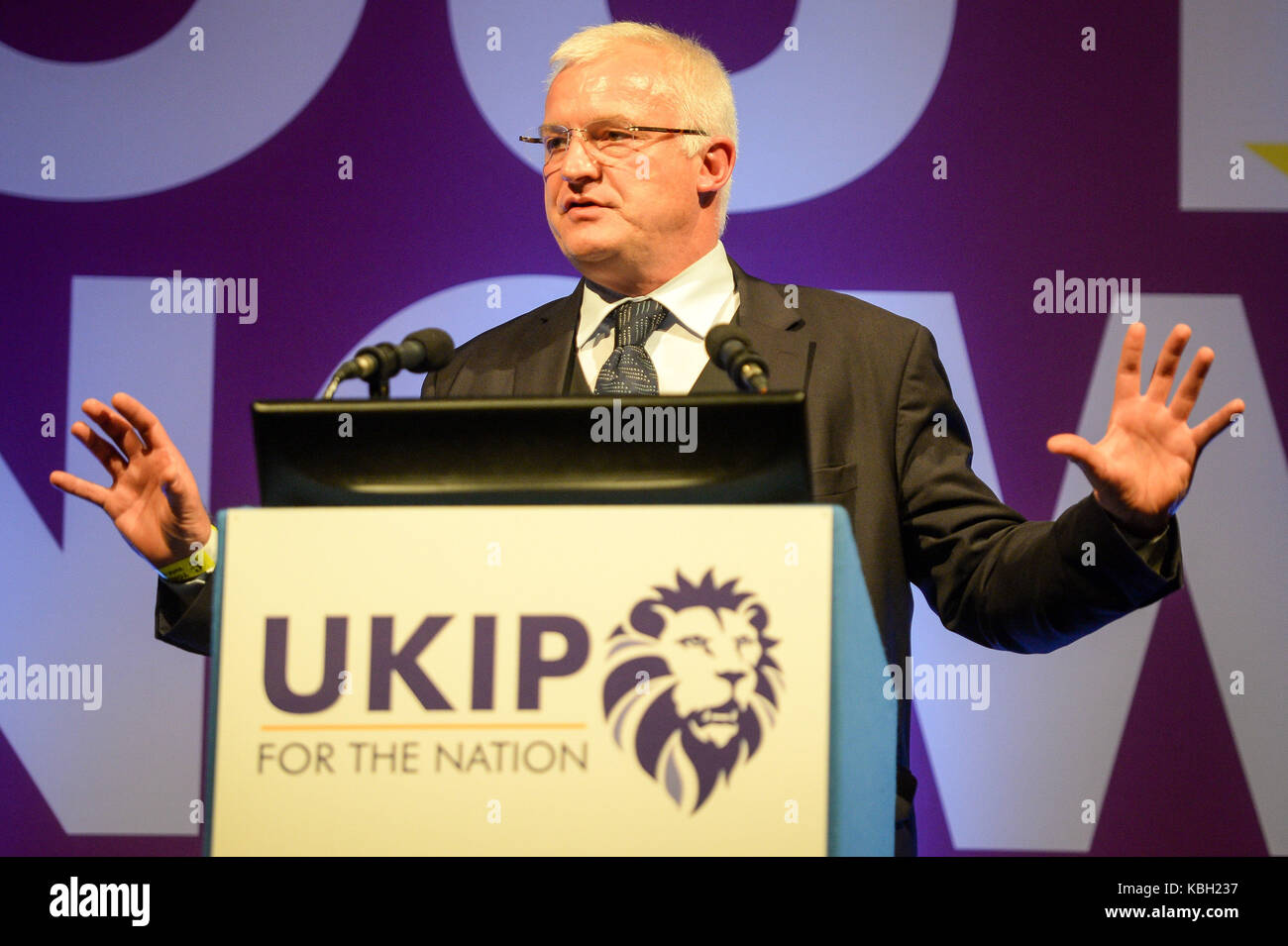 Dr hugh bronson deputato dell'alternativa fur deutschland parte parla all'ukip conferenza nazionale al riviera international Centre in Torquay. Foto Stock