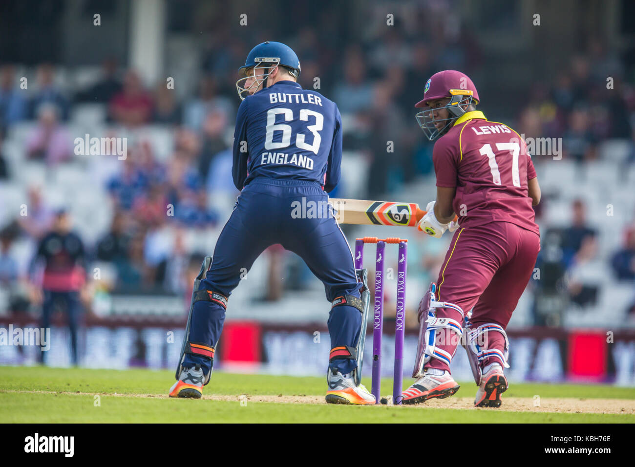 Londra, UK. Il 27 settembre 2017. Evin ovatta di Lewis per il suo modo di 176 prima di ritirarvi feriti. England v West Indies. Nella quarta Royal London un giorno Foto Stock