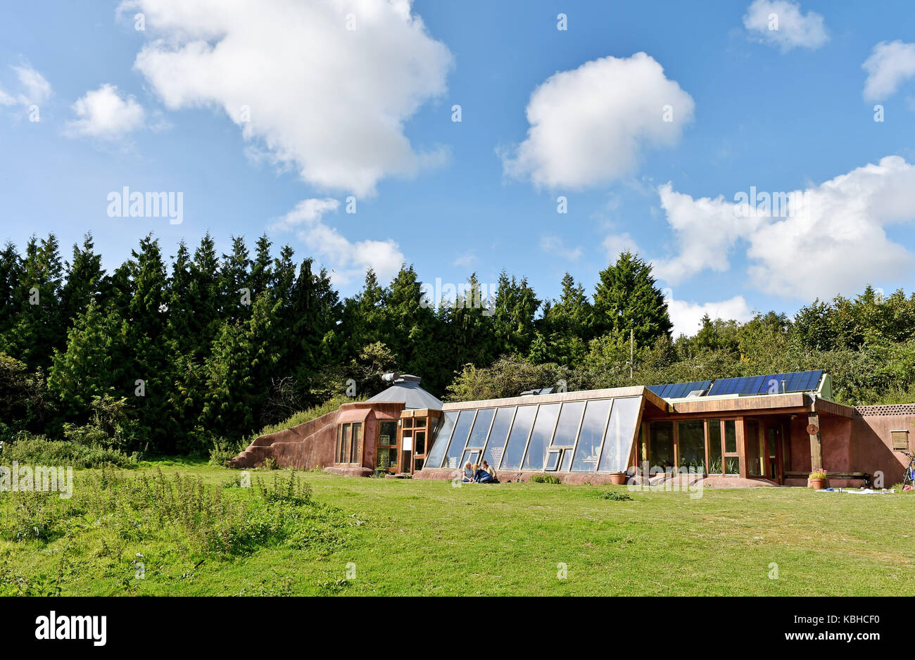 Earthship Brighton è stato il low carbon trust del primo progetto ed è stata la prima earthship ad essere costruito in Inghilterra e fu costruito come un centro comunitario per Foto Stock
