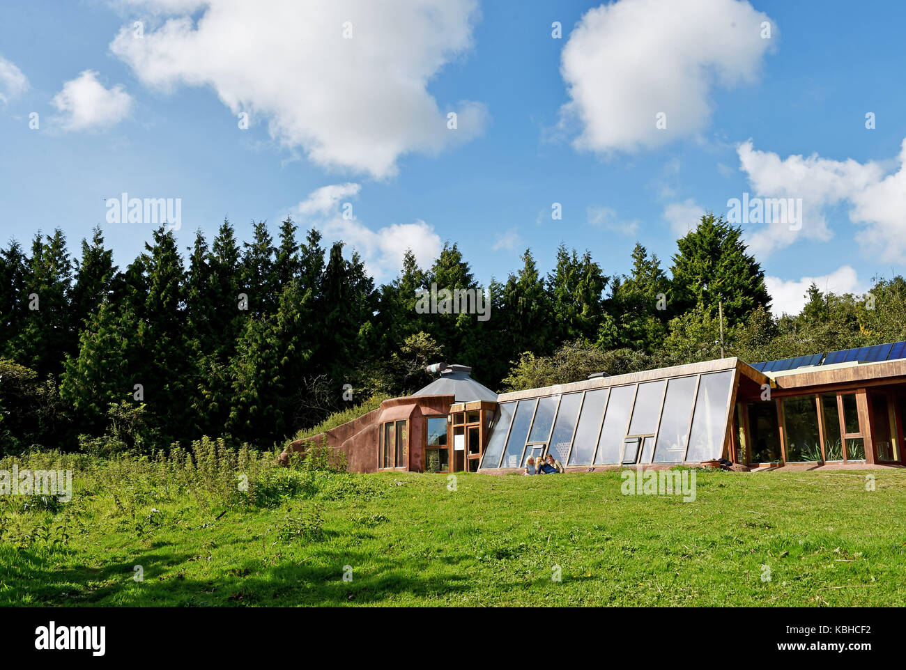 Earthship Brighton fu il primo progetto della Low Carbon Trust e fu la prima nave terrestre ad essere costruita in Inghilterra ed è stata costruita come centro comunitario per Foto Stock