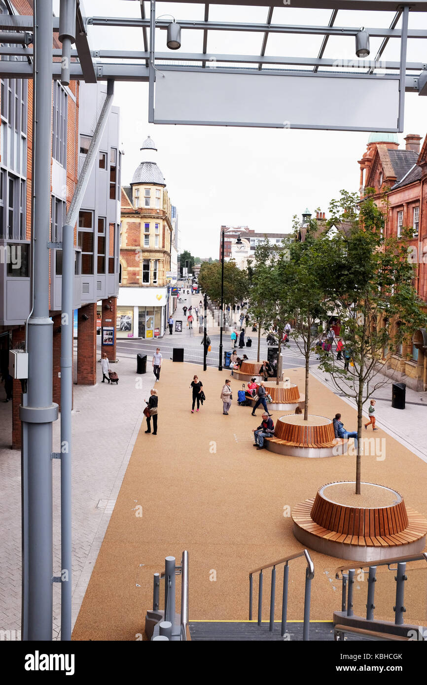 Zona pedonale shopping street in redhill surrey uk Foto Stock