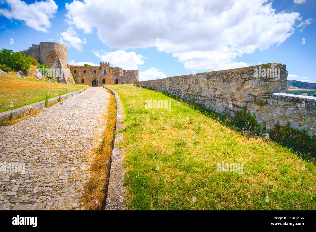 Ingresso al castello vialetto bovino - Puglia - Italia Foto Stock