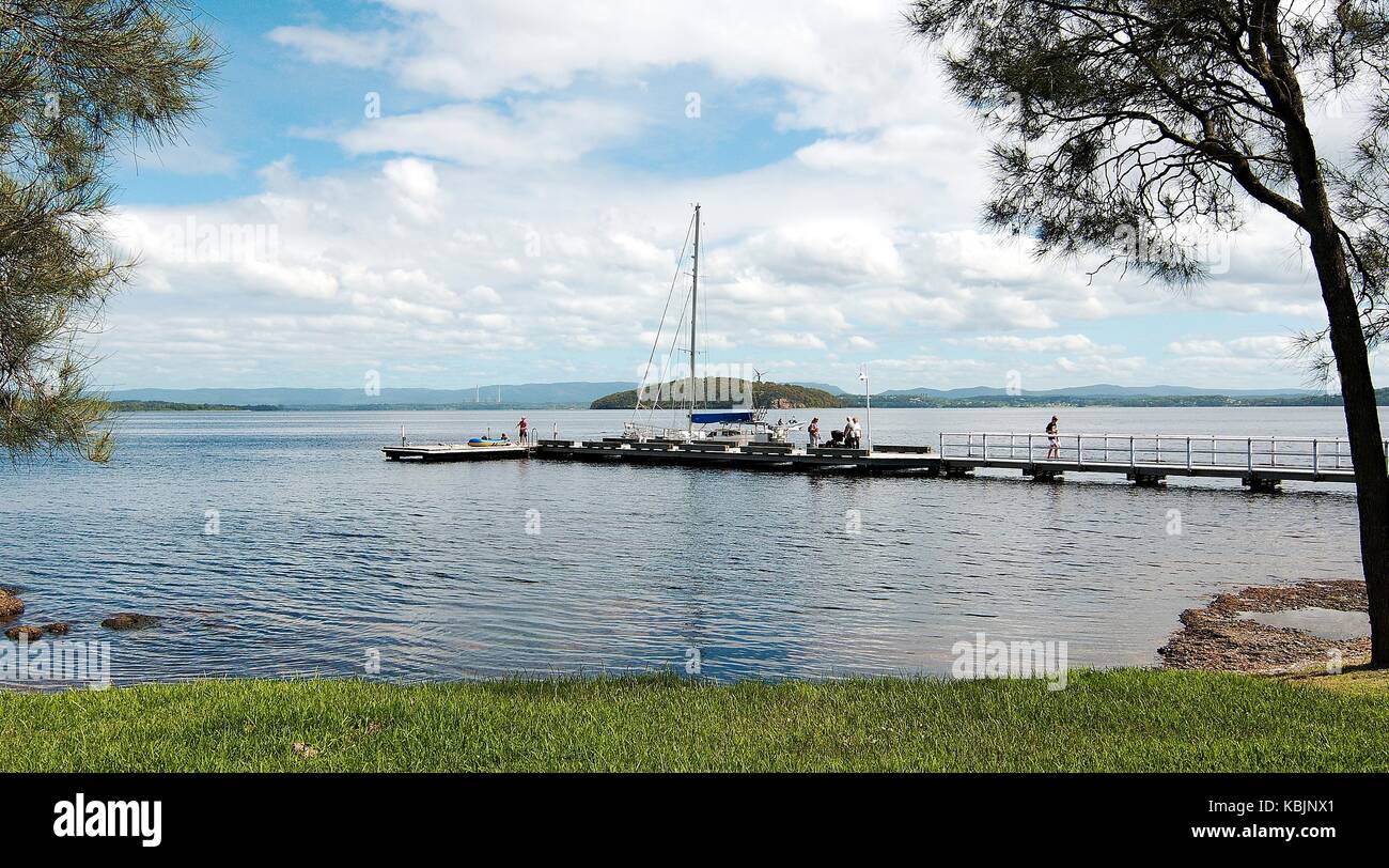 Murrays spiaggia pubblica wharf in lago incontaminato macqouarie, Nuovo Galles del Sud, Australia. Foto Stock