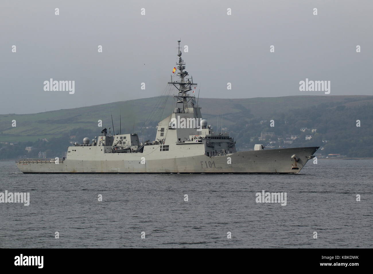 SPS Alvaro de Bazan (F101), fregata di classe Alvaro de Bazan (o classe F100) gestita dalla Marina spagnola, in arrivo per l'esercizio Joint Warrior 17-2. Foto Stock