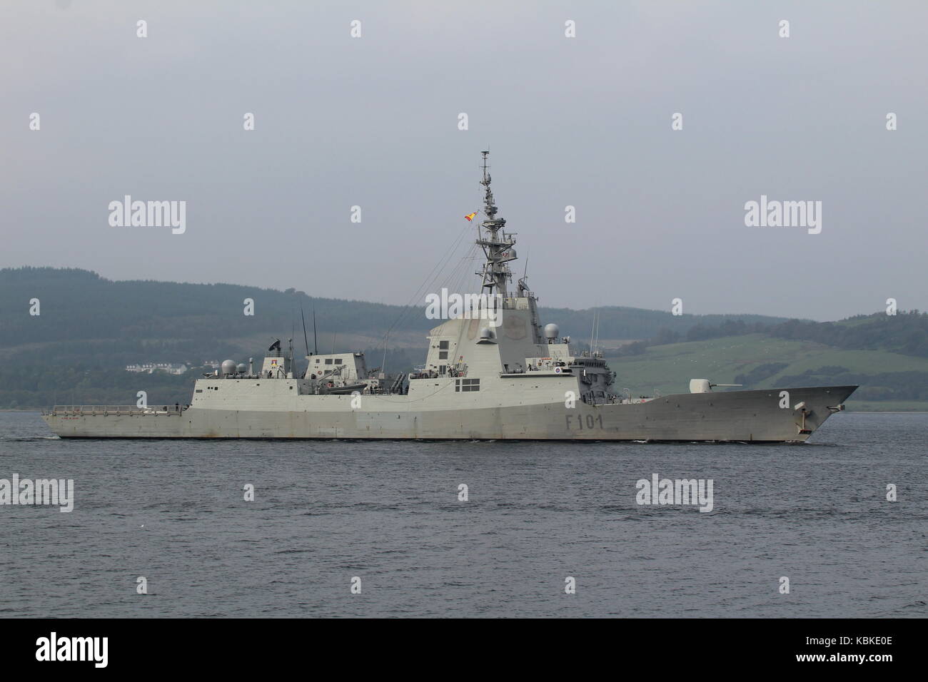 SPS Alvaro de Bazan (F101), fregata di classe Alvaro de Bazan (o classe F100) gestita dalla Marina spagnola, in arrivo per l'esercizio Joint Warrior 17-2. Foto Stock