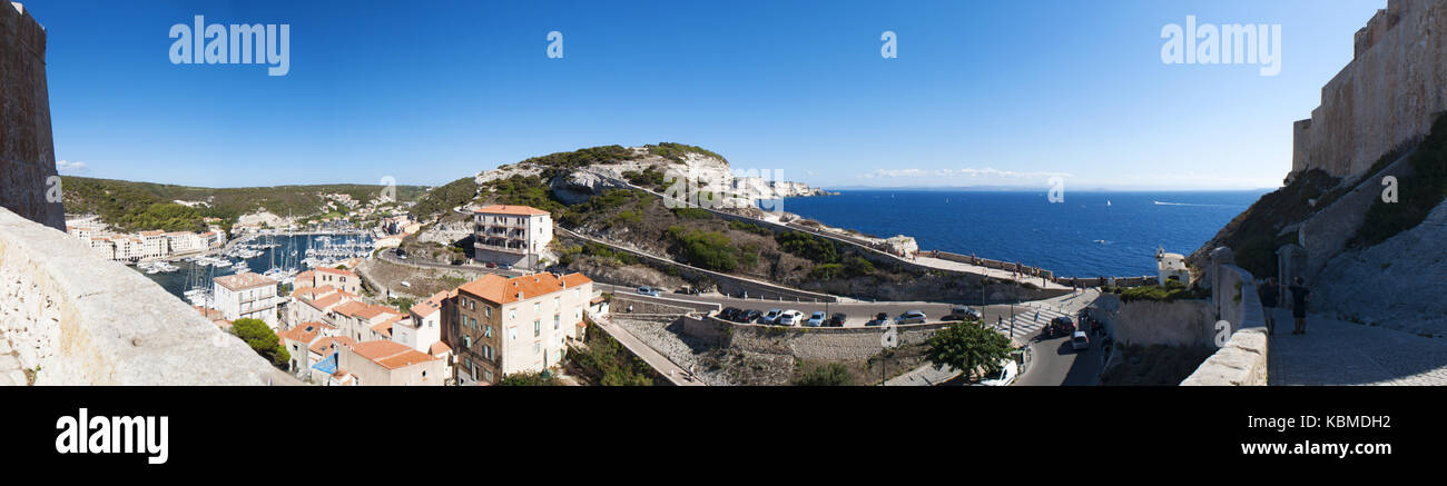 La corsica : bouches de bonifacio parco marino istituito dalla Francia e Italia sul calcare delle bocche di bonifacio, visto dalla cittadella Foto Stock