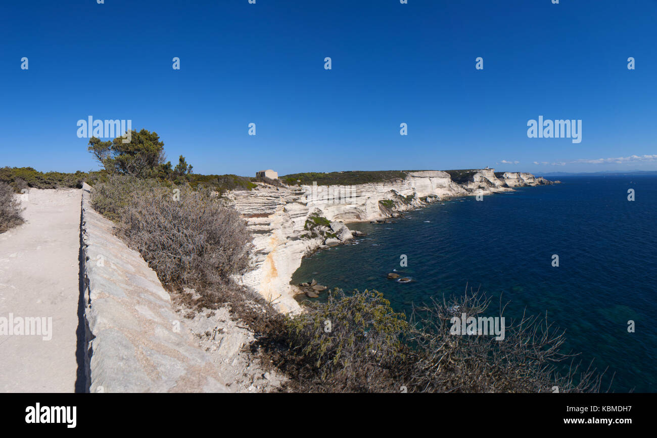 Corsica: il sentiero della international bouches de bonifacio marine park, la natura riserva istituita da Francia e Italia nel 1993 Foto Stock