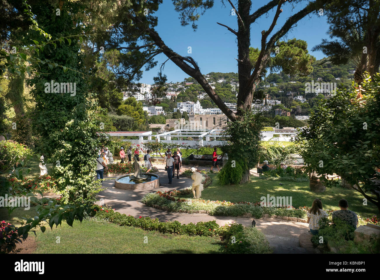 Giardini di Nettuno a Capri in Italia, dai Giardini di Augusto si può ottenere una vista panoramica dell'isola di Capri si può vedere il Monte Solaro, la baia Foto Stock