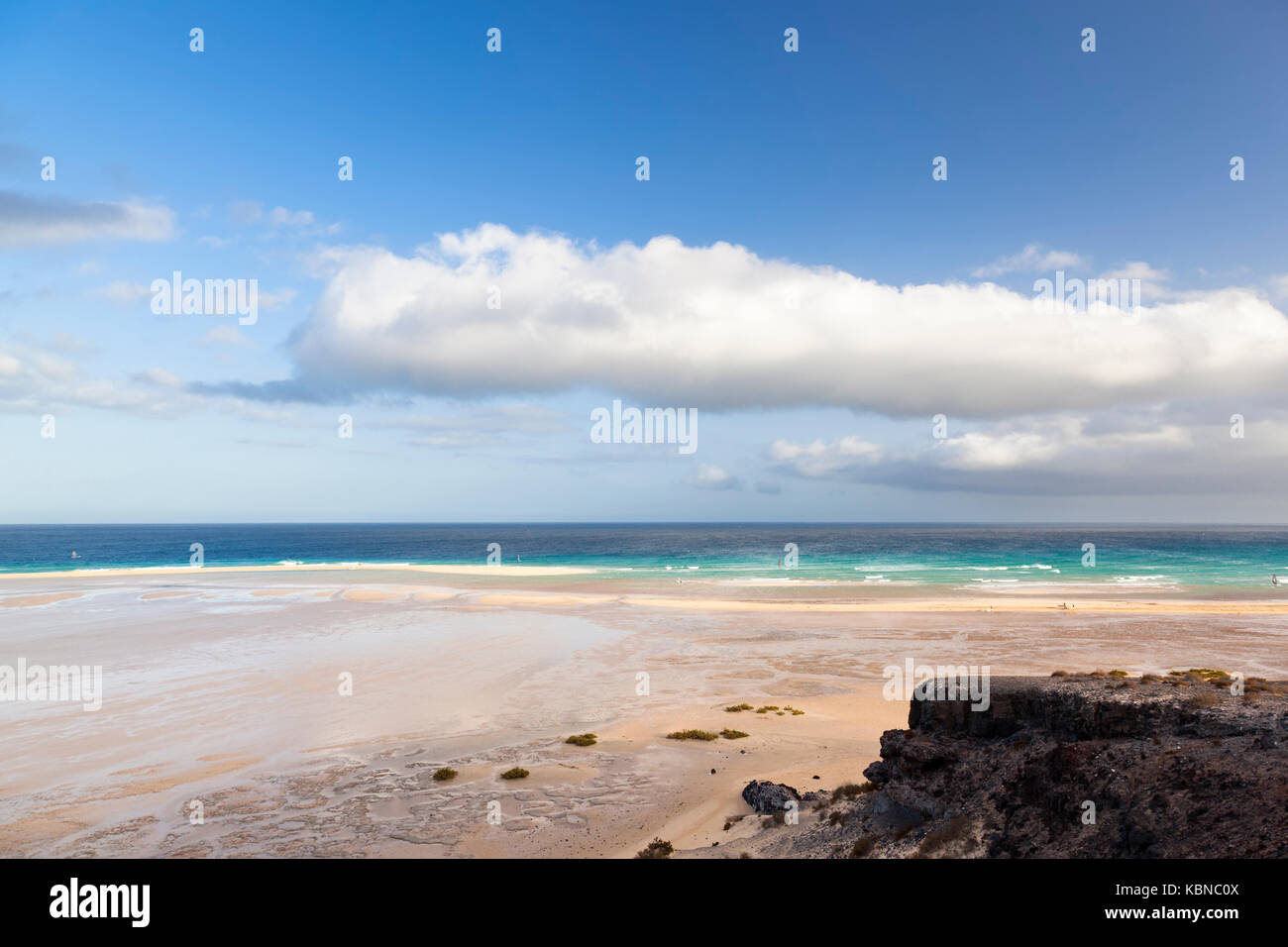 Spiaggia e e la famosa laguna a Playas de sotavento vicino risco el paso. Foto Stock