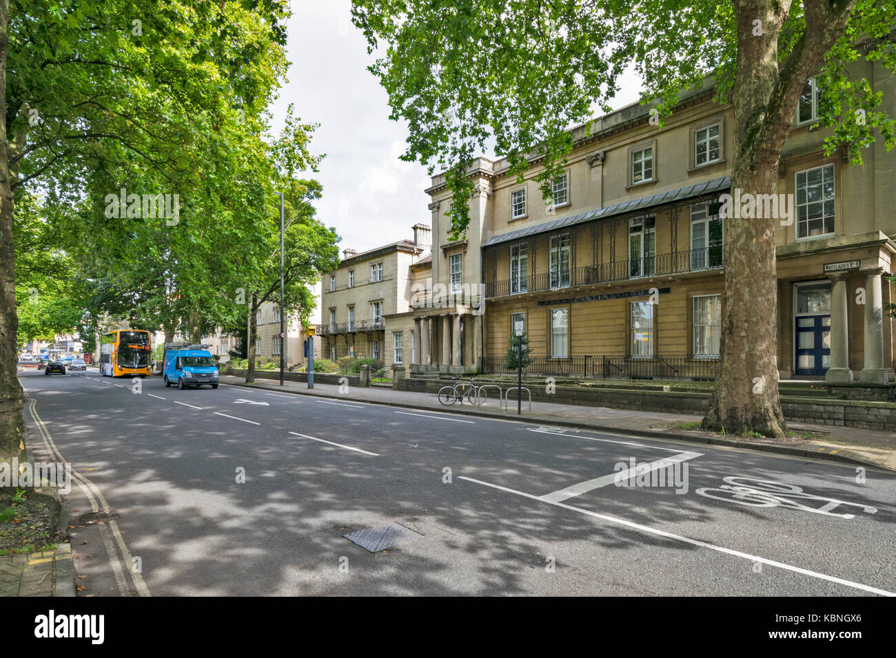 BRISTOL Inghilterra centro città l inizio di Whiteladies Road e broadcasting HOUSE Foto Stock