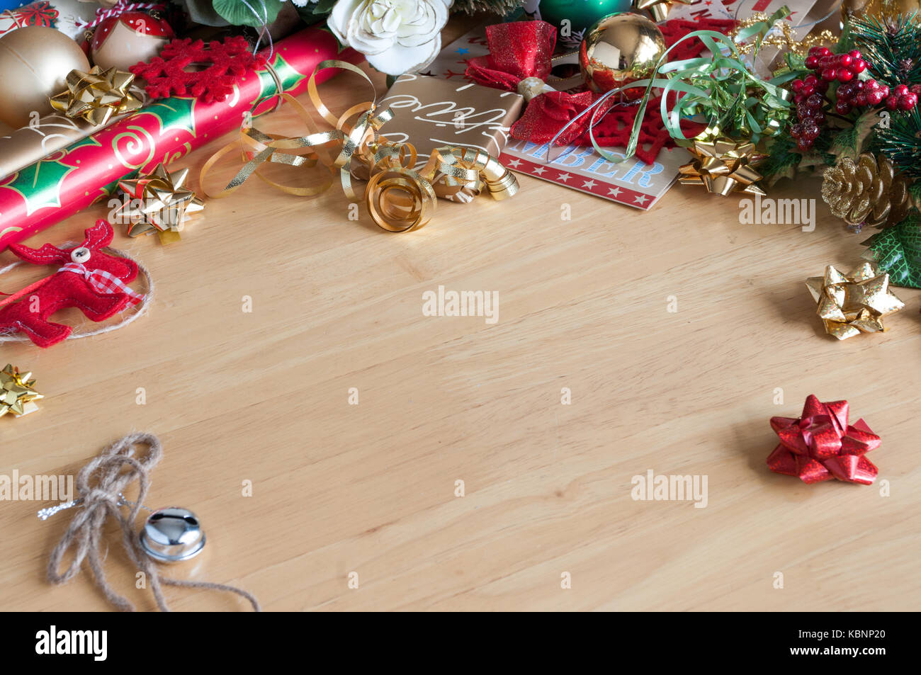 Regalo di Natale sfondo di avvolgimento o di un bordo. Foto Stock