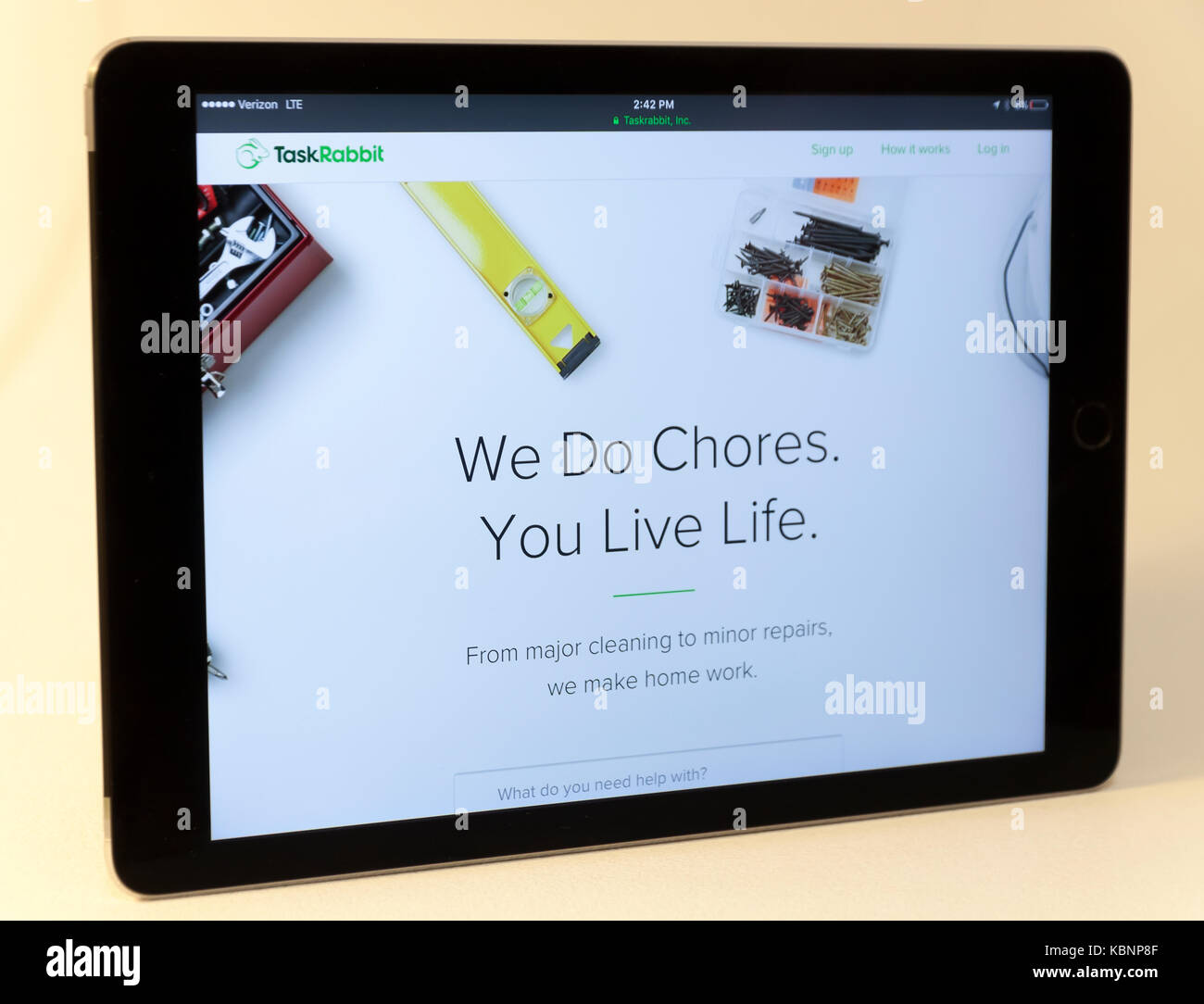 TaskRabbit è un marketplace internet corrispondenti freelance lavoro locale con la domanda dei consumatori per attività quali la pulizia, riparazioni, consegna e in movimento. Foto Stock