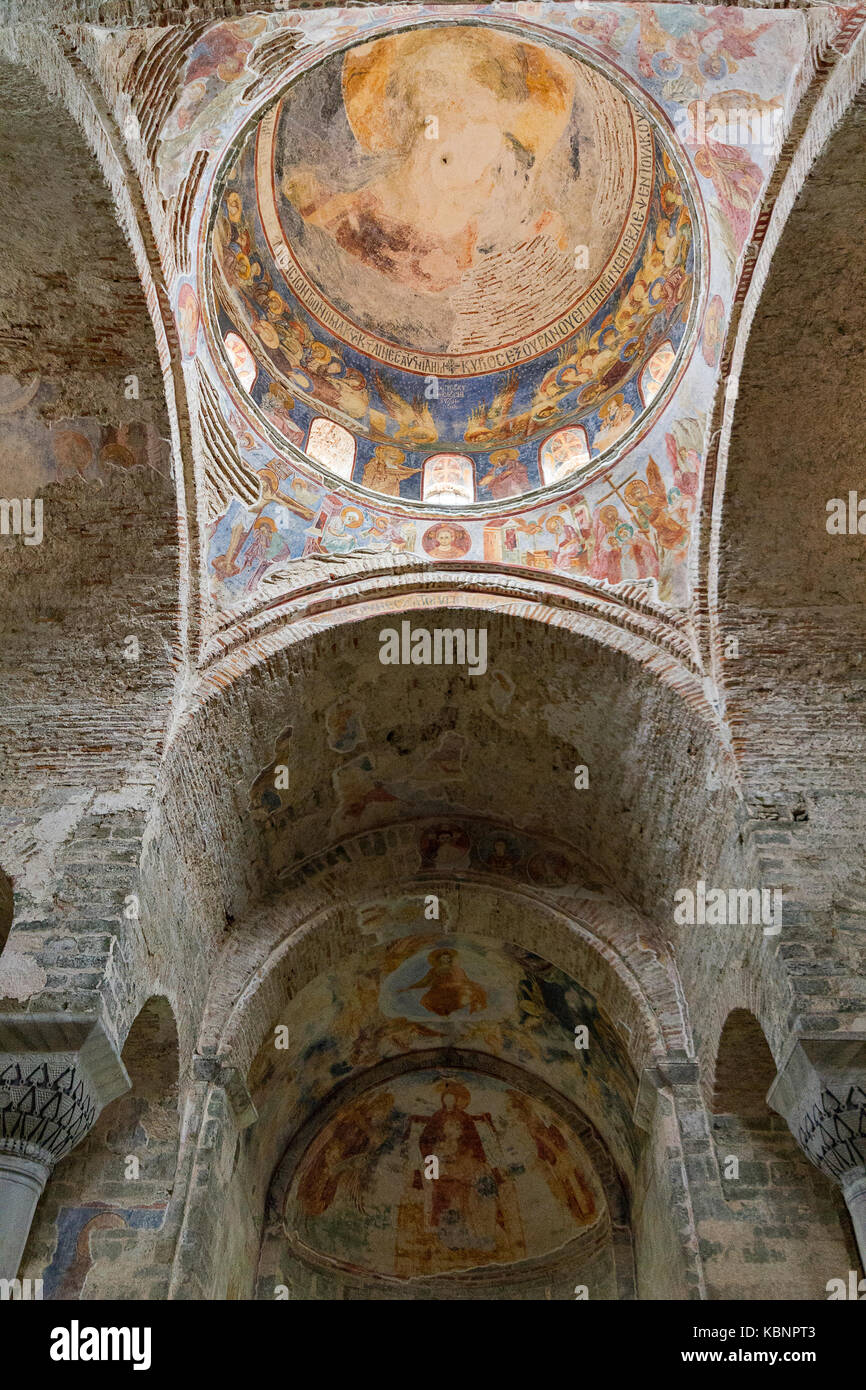 Interno dell'antica chiesa bizantina di Santa Sofia, a Trabzon, Turchia. Ora è usata come moschea e conosciuta come Moschea Aya Sofya. Foto Stock