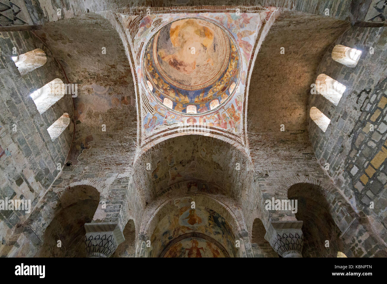 Interno dell'antica chiesa bizantina di Santa Sofia, a Trabzon, Turchia. Ora è usata come moschea e conosciuta come Moschea Aya Sofya. Foto Stock