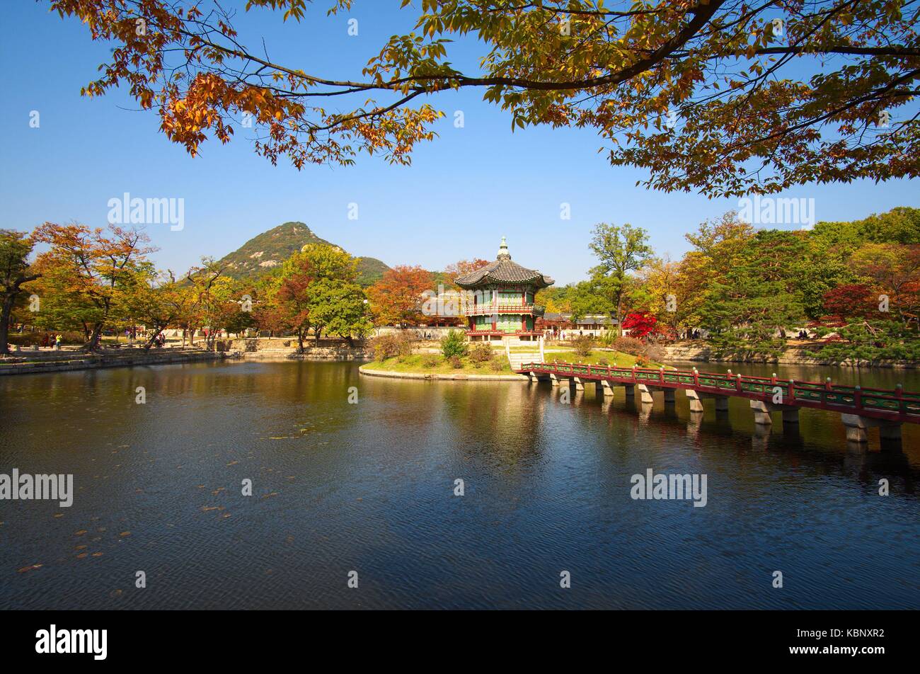 Palazzo gyeonbukgung motivi in Seoul COREA DEL SUD Foto Stock