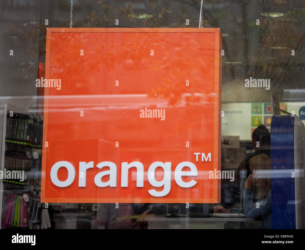 Timisoara, settembre 21, 2017: logo orange in un negozio di arancia arancio s.a., ex France telecom s.a., è una multinazionale francese delle telecomunicazioni Foto Stock