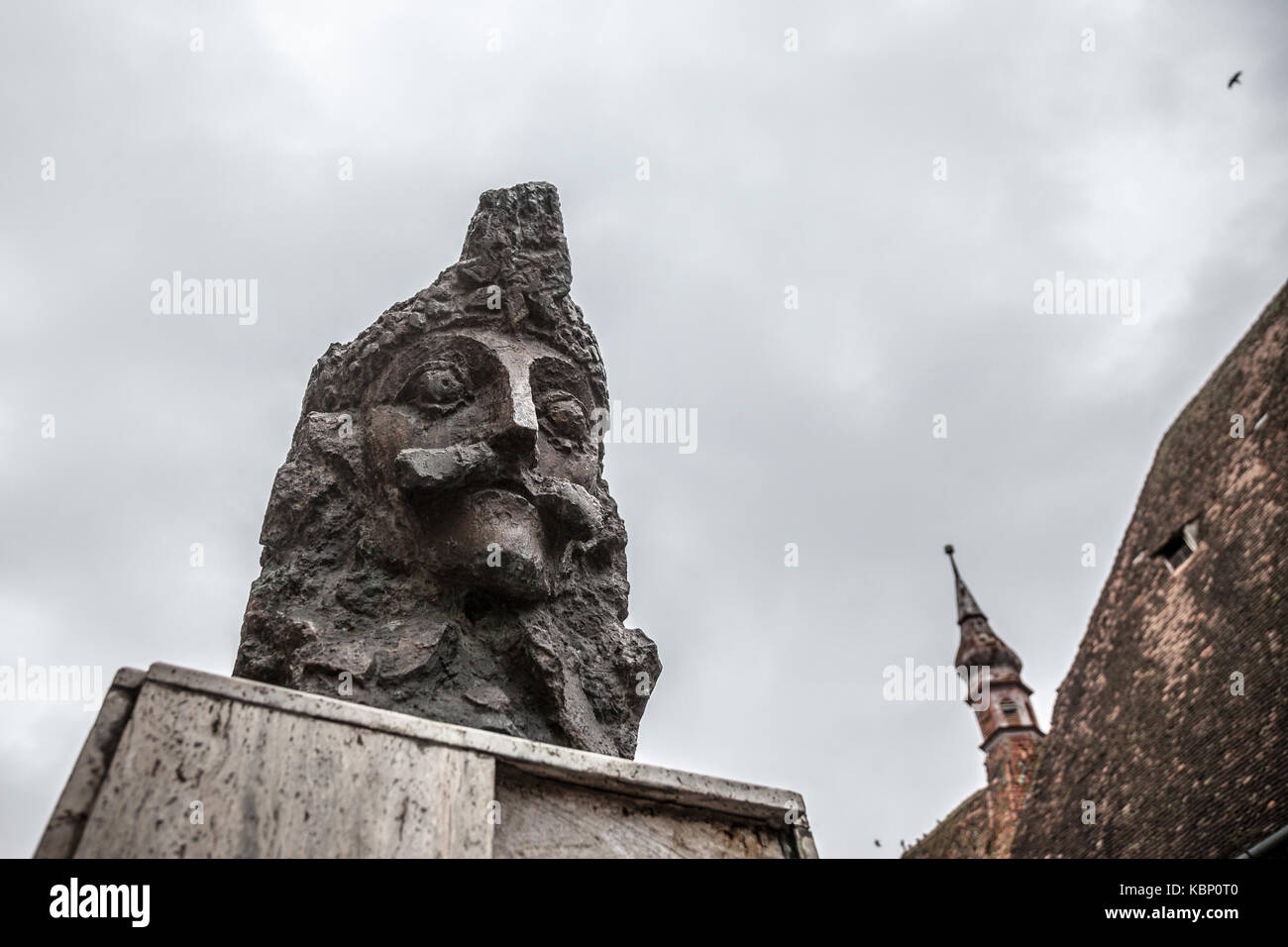 Sighisoara, Romania - 22 settembre 2017: Statua di Vlad Tepes, aka Vlad Dracul o dracula nella cittadella di sighisoara, dove egli era nato presumibilmente i Foto Stock