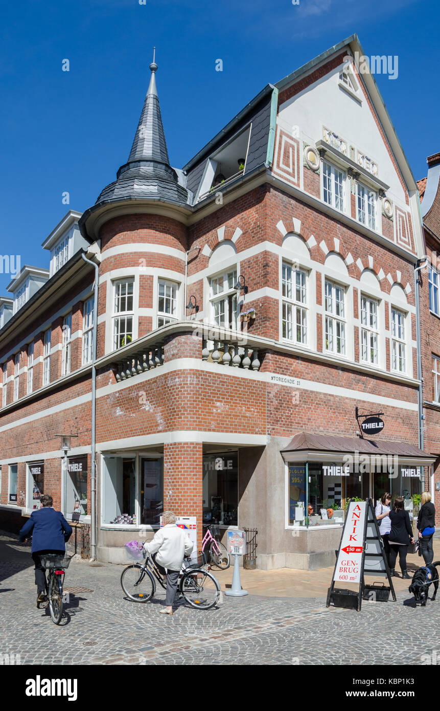 TONDER, DANIMARCA - APRILE 30 2012: Edifici storici in mattoni rossi nella piccola città danese di Tonder all'inizio della primavera, in Europa Foto Stock