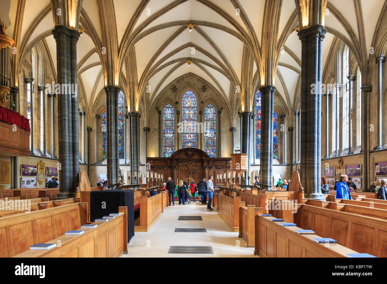 Temple Church interno, navata centrale del 12 ° secolo luogo medievale di culto, Inner e Middle Temple, Londra, Inghilterra Foto Stock