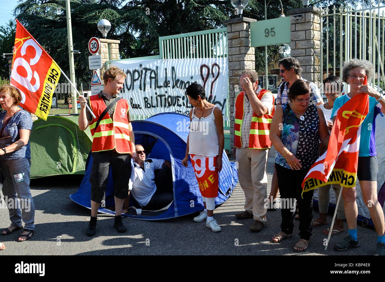 In sciopero i dipendenti di ospedale psichiatrico di protesta contro le condizioni di lavoro, Bron, Francia Foto Stock