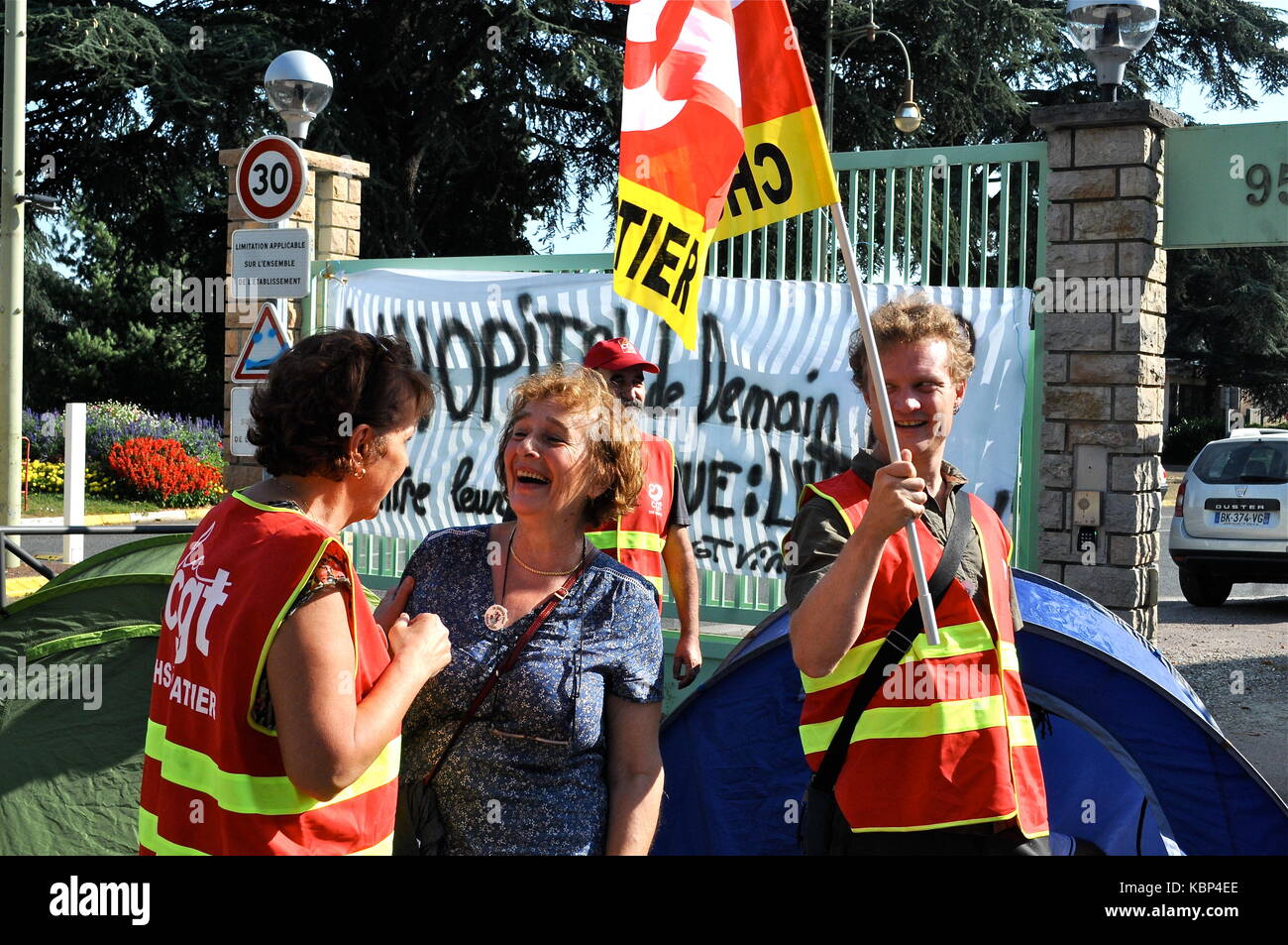 In sciopero i dipendenti di ospedale psichiatrico di protesta contro le condizioni di lavoro, Bron, Francia Foto Stock