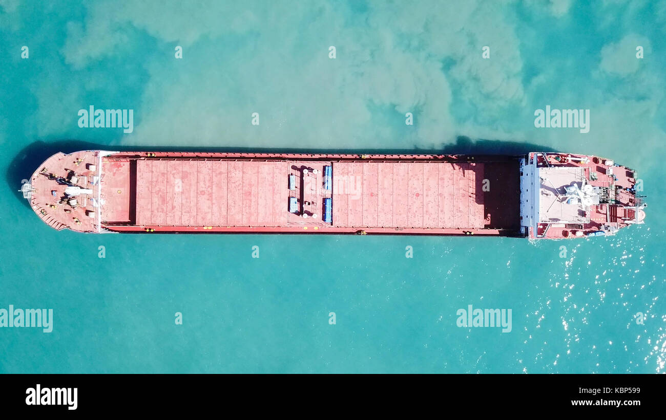 General cargo nave crociera in mare Mediterraneo - immagine aerea Foto Stock