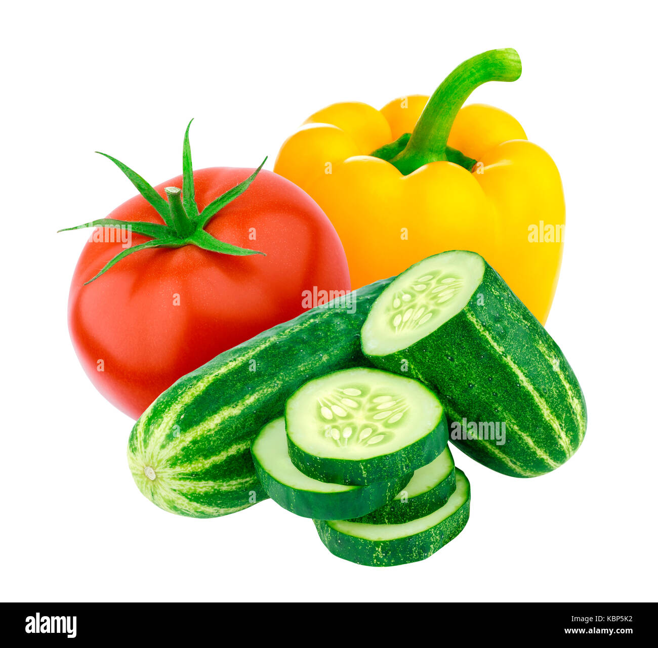 Pomodoro, Cetriolo e peperone isolati su sfondo bianco. ingredienti insalata di gruppo Foto Stock