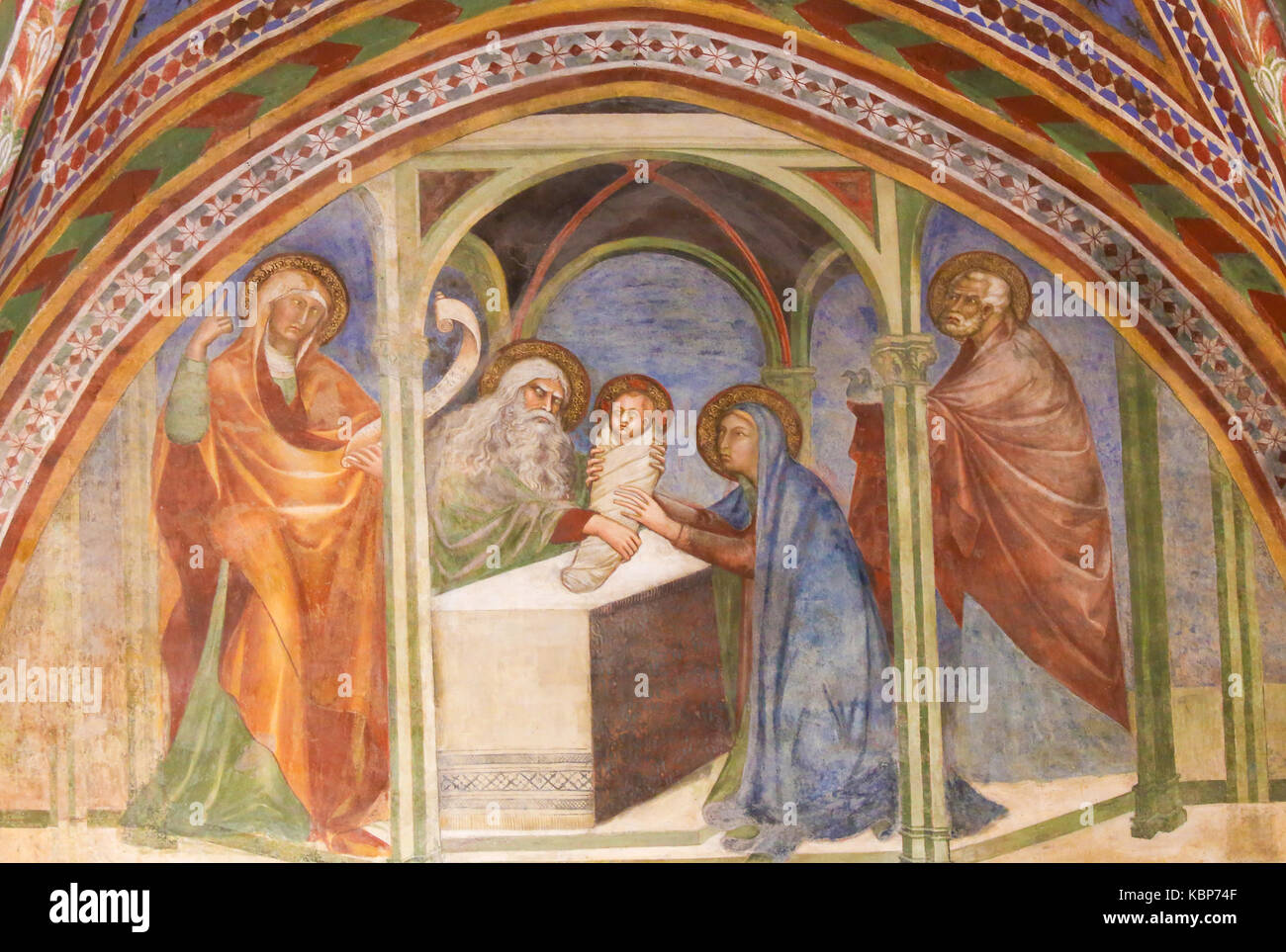 Renaissance affresco raffigurante la Presentazione al tempio nella collegiata o chiesa collegiata di san gimignano, Italia. Foto Stock