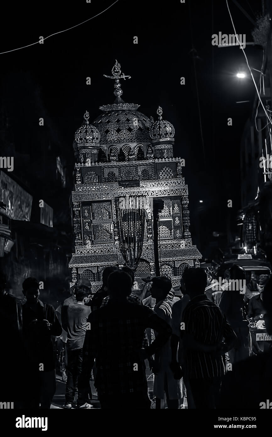 Junagadh,gujarat/India 30,settembre 2017 - La processione tazia visto durante il lutto processione di moharram, junagadh, Gujarat, India. Foto Stock