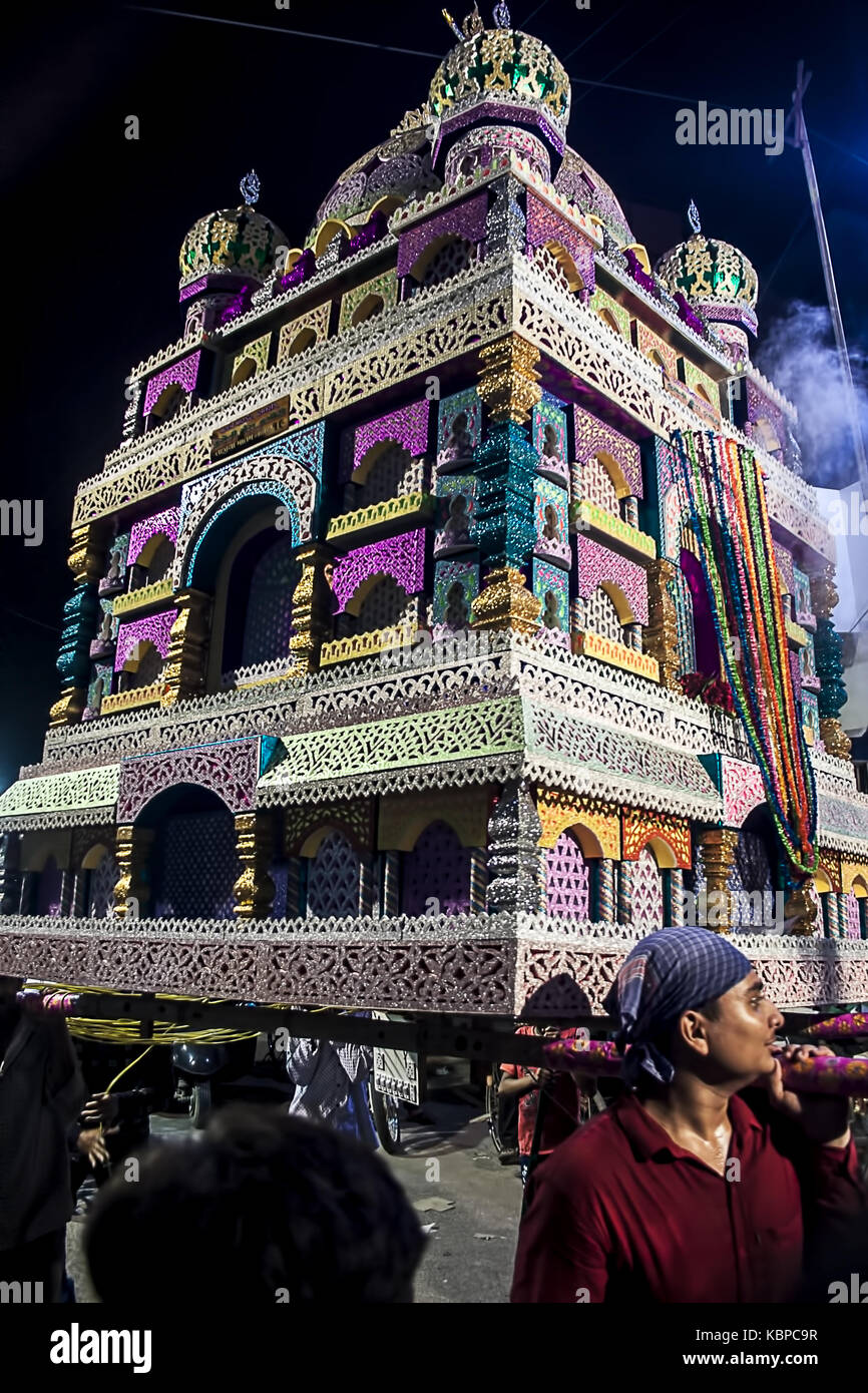 Junagadh,gujarat/India 30,settembre 2017 - La processione tazia visto durante il lutto processione di moharram, junagadh, Gujarat, India. Foto Stock