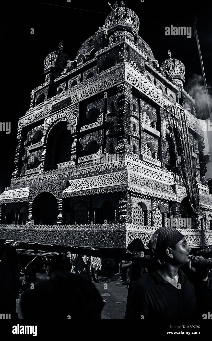 Junagadh,gujarat/India 30,settembre 2017 - La processione tazia visto durante il lutto processione di moharram, junagadh, Gujarat, India. Foto Stock