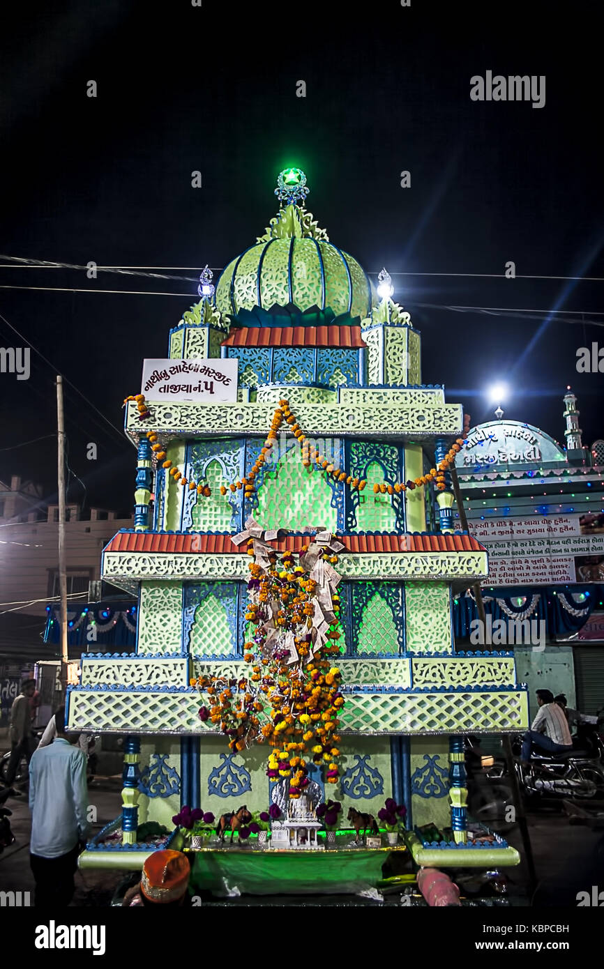 Junagadh,gujarat/India 30,settembre 2017 - La processione tazia visto durante il lutto processione di moharram, junagadh, Gujarat, India. Foto Stock