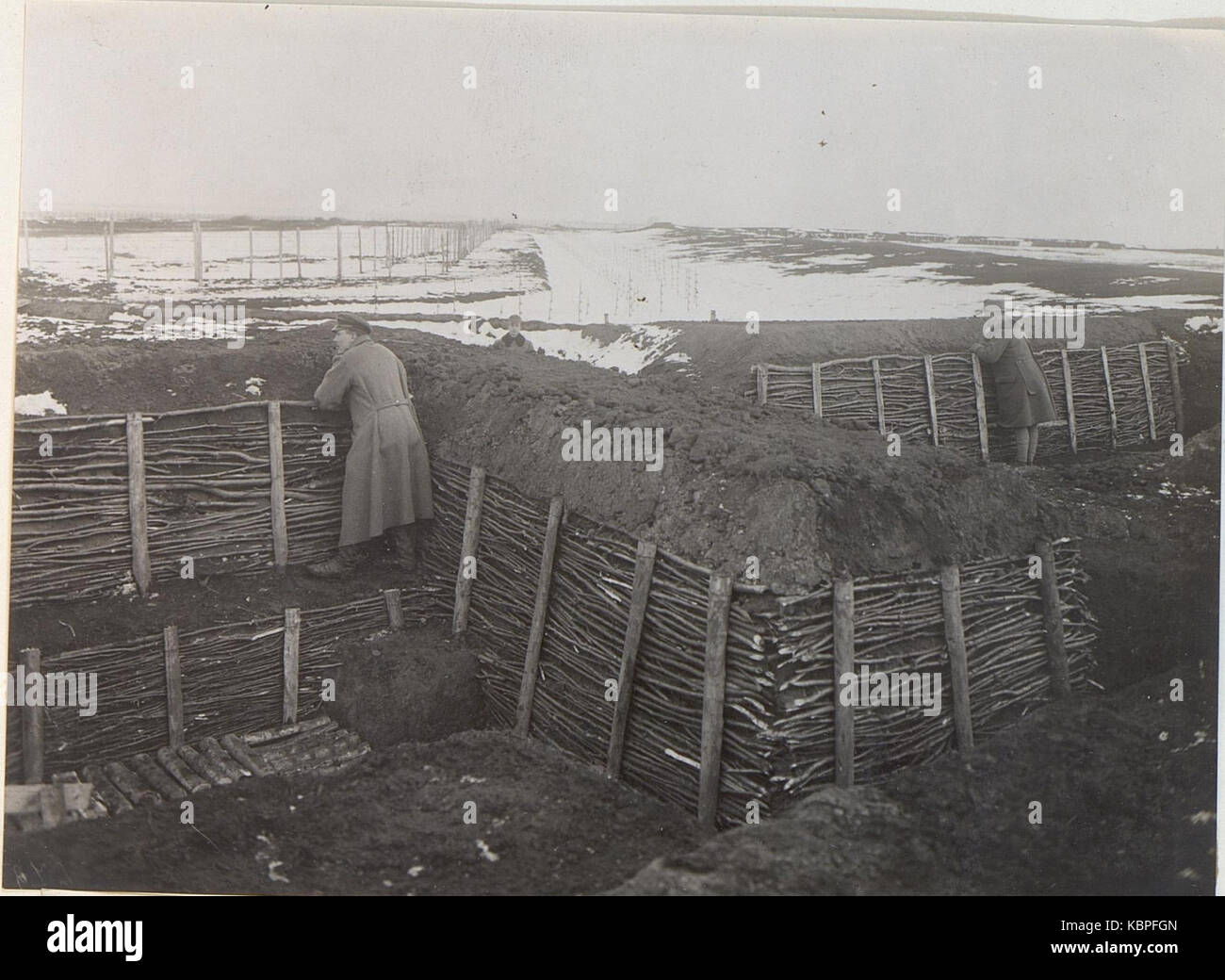 Eigene vorbereitete Stellungen, Schulterwehren BildID (15439924) Foto Stock