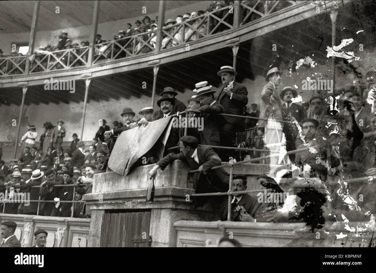 Tarde de toros en la plaza de " El Txofre" (19 de 58) Fondo vettura Kutxa Fototeka Foto Stock