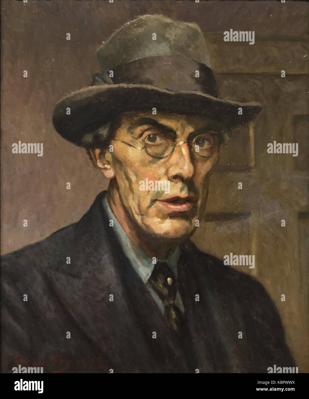 Questo autoritratto di Roger Fry, un pittore e critico d'arte inglese, cattura il suo stile artistico personale. Fry fu una figura influente nel movimento modernista britannico e le sue opere continuano ad essere celebrate per il loro impatto sulla storia dell'arte. Foto Stock