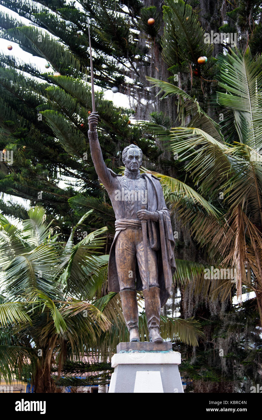 Statua di Simon Bolivar in piazza in Solento, Colombia Foto Stock