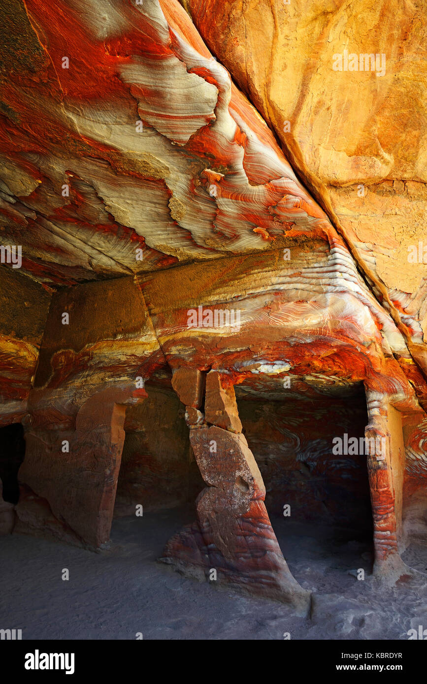 Colorata rock-formazioni in petra wadi musa, Giordania Foto Stock
