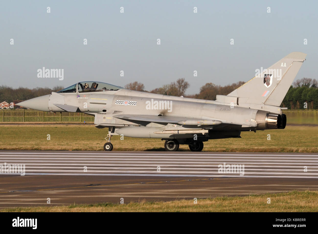 Eurofighter Typhoon FGR4 dalla RAF per le prove e le unità di valutazione, 17 Squadron circa di discostarsi RAF Coningsby. Foto Stock