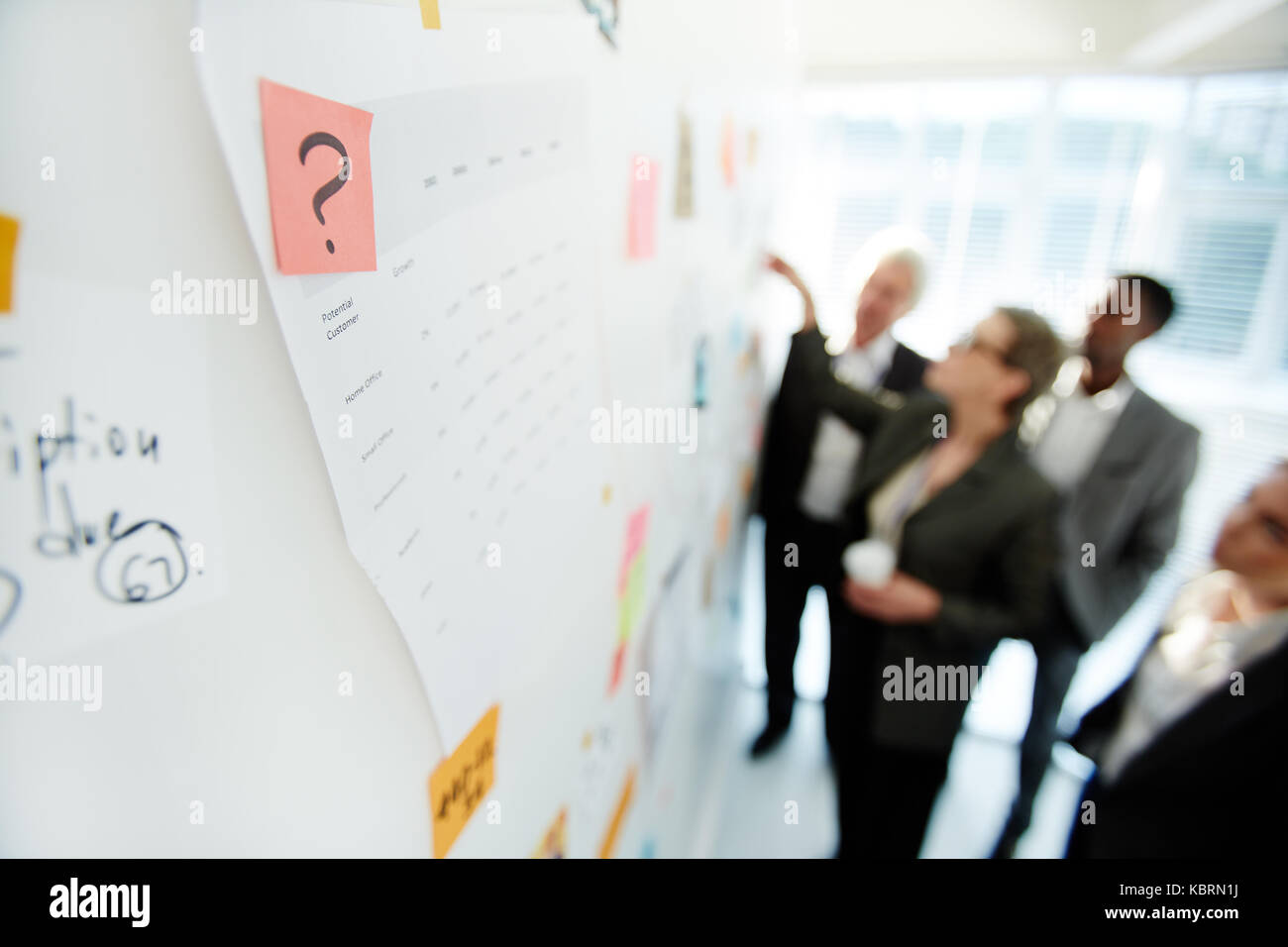 Progetto produttivo discussione dei colleghi Foto Stock