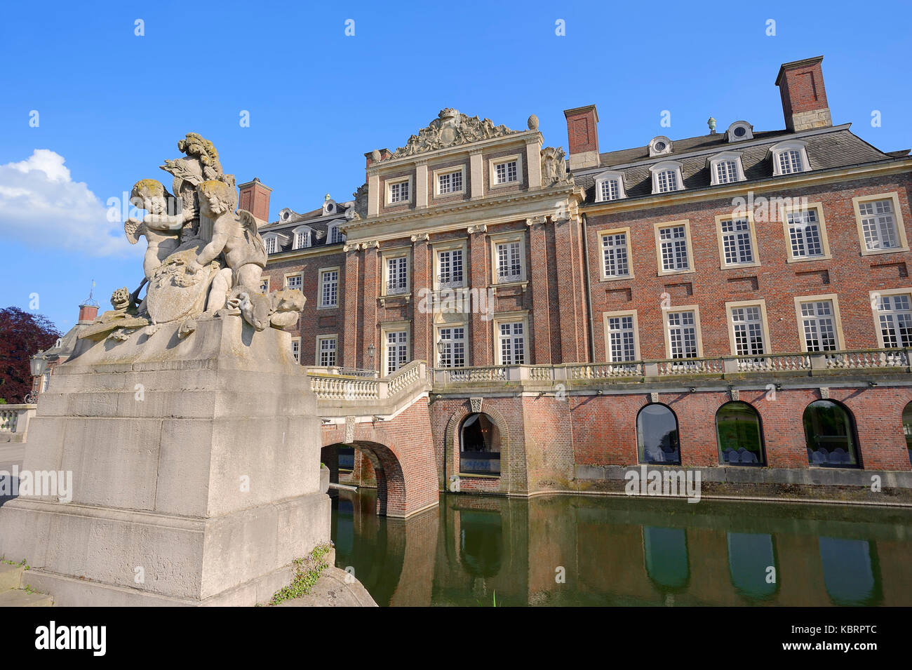 Moated il castello Nordkirchen, Munsterland, Renania settentrionale-Vestfalia, Germania | Barock-Wasserschloss Nordkirchen, Muensterland, Renania settentrionale-Vestfalia Foto Stock