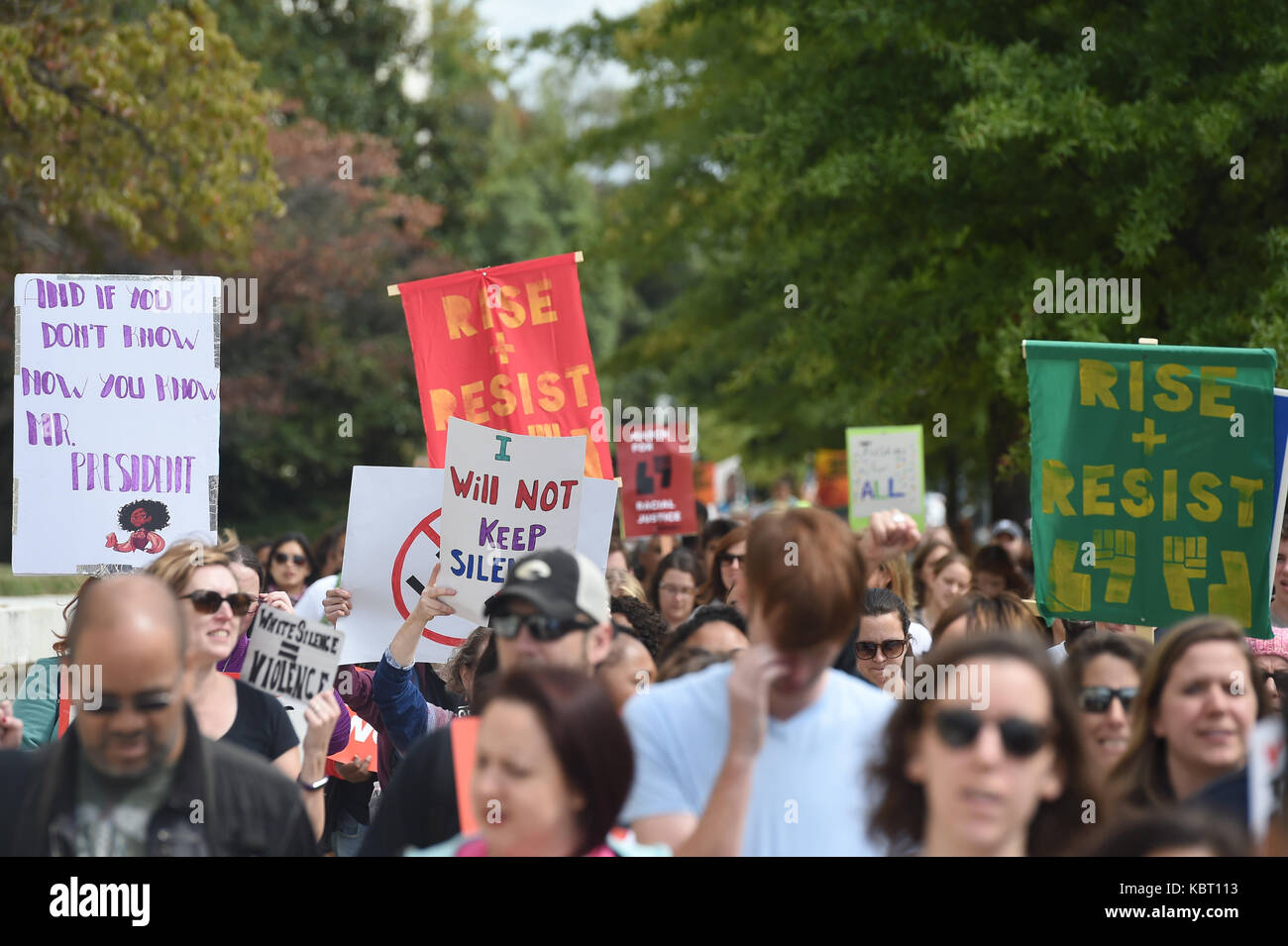 Washington, DC, Stati Uniti d'America. Il 30 settembre, 2017. Dimostranti pacificamente marzo nei pressi della capitale durante il mese di marzo per la giustizia razziale da Lincoln Park per la Capitale a Washington, DC. Credito: csm/Alamy Live News Foto Stock
