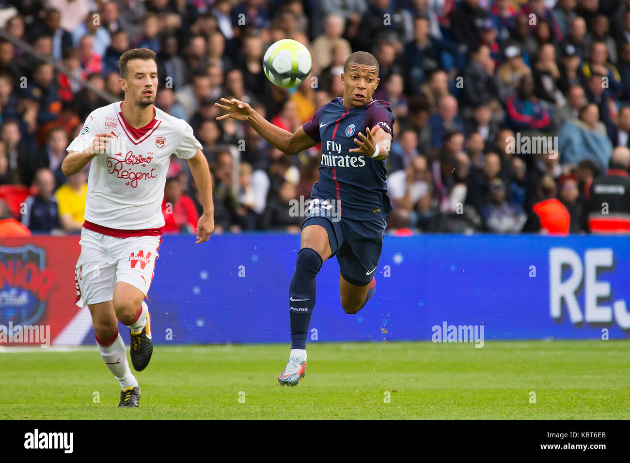 Kylian Mbappe in azione durante il French Ligue 1 partita di calcio tra Paris Saint Germain (PSG) e Bordeaux al Parc des Princes. Il match è stato vinto 6-2 dal Paris Saint Germain. Foto Stock