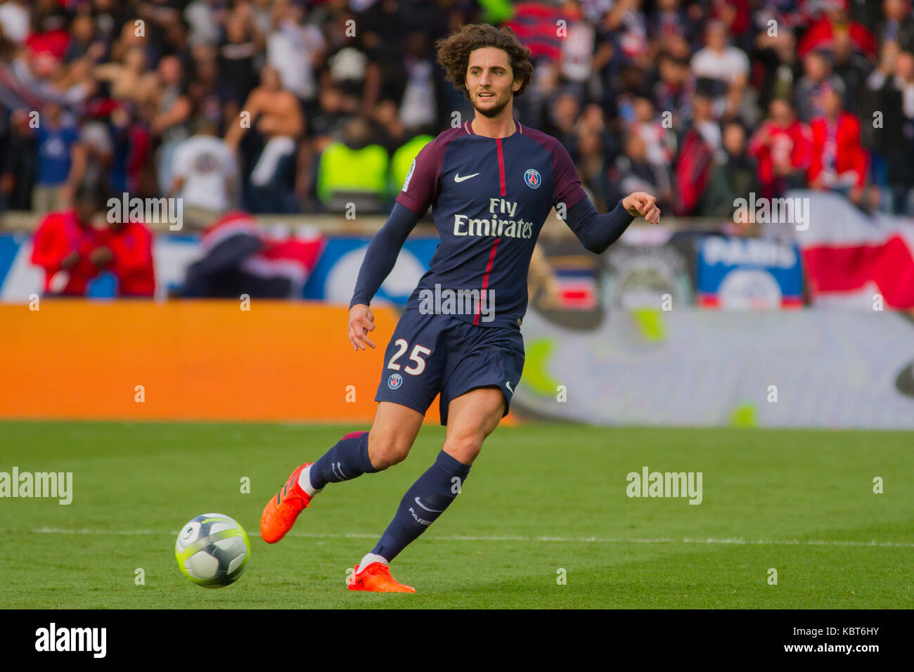 Adrien Rabiot in azione durante il French Ligue 1 partita di calcio tra Paris Saint Germain (PSG) e Bordeaux al Parc des Princes. Il match è stato vinto 6-2 dal Paris Saint Germain. Foto Stock