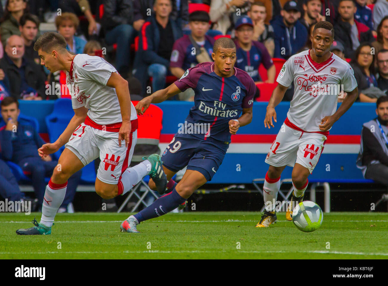 Kylian Mbappe in azione durante il French Ligue 1 partita di calcio tra Paris Saint Germain (PSG) e Bordeaux al Parc des Princes. Il match è stato vinto 6-2 dal Paris Saint Germain. Foto Stock