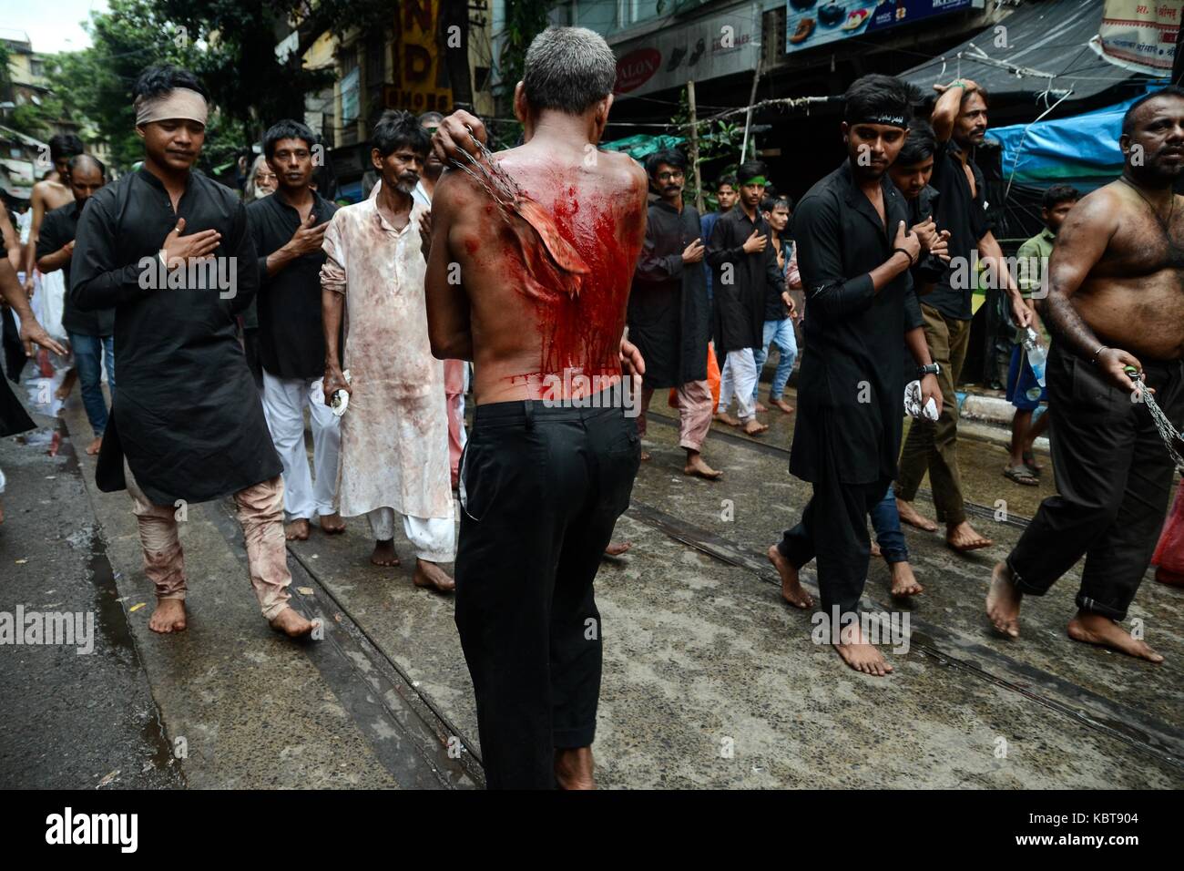 Il muharram rosso - Kolkata, India - 1 ottobre 2017 - muharram rituali in ricordo di imam hussain Foto Stock