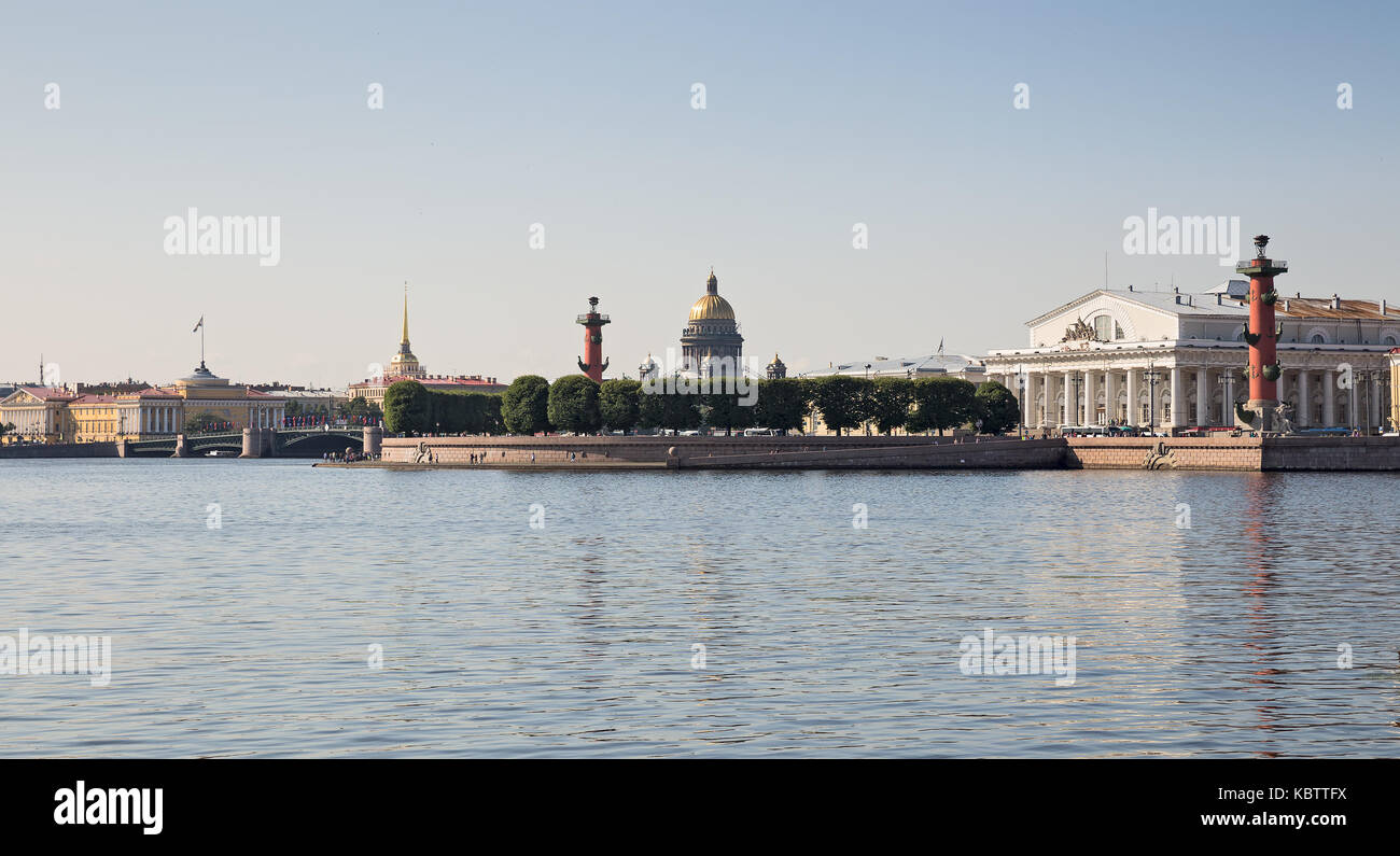 Vista la sputo di vasilevsky island al giorno d'estate di San Pietroburgo Foto Stock