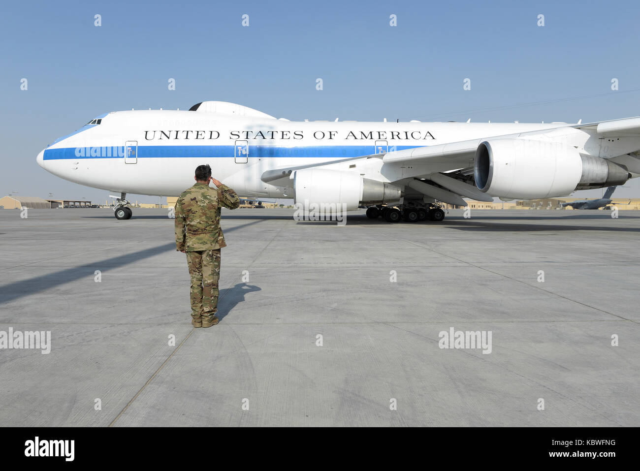 Il Segretario della Difesa Jim Mattis visite Al Udeid Air Base Foto Stock