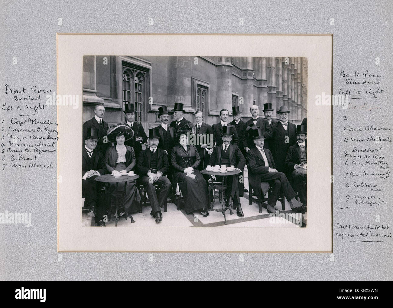 Una fotografia di Sir John Benjamin Stone di un pranzo di gruppo per aviatori francesi e inglesi, che onorava i loro successi nel campo dell'aviazione durante i primi anni del XX secolo. Foto Stock