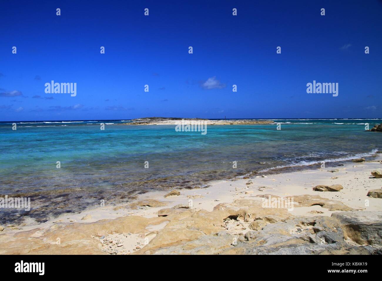 Bellissimo oceano blu cristallo acqua Foto Stock